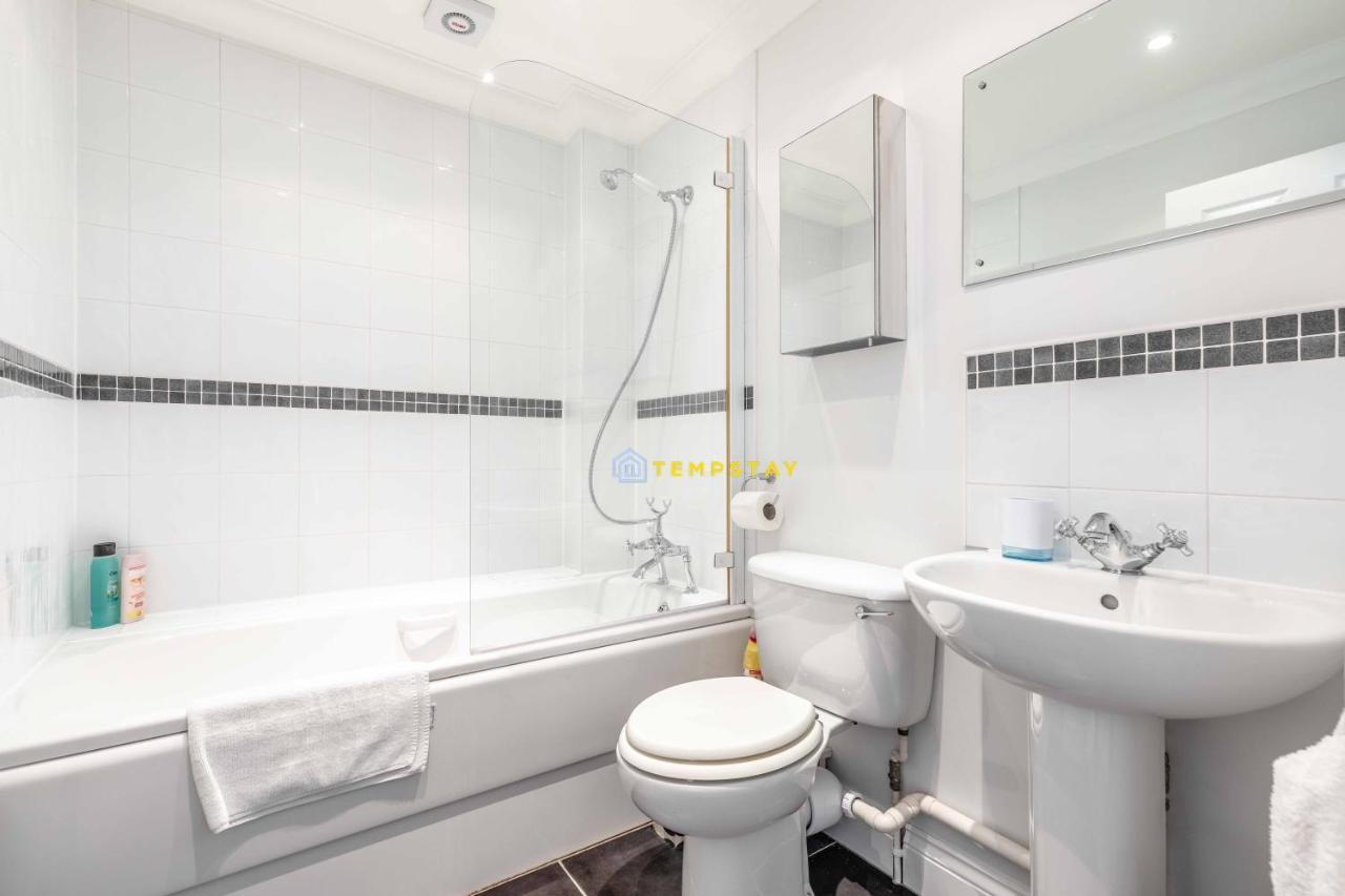 Perfect Spot In Central Windsor & Free Parking! Luaran gambar